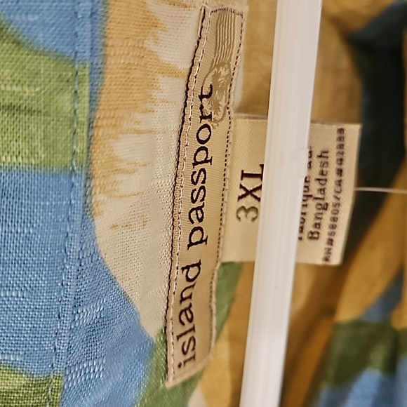 NWT Men's Hawaiian Shirt - Picture 2 of 4